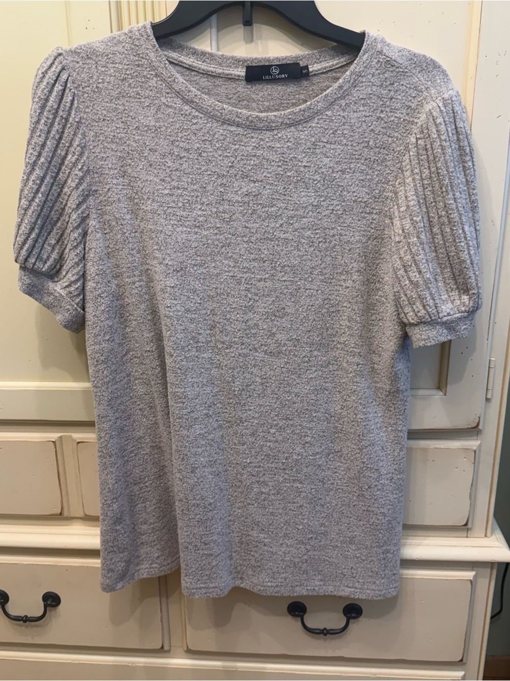 Puff Sleeve Crewneck Top in Light Gray Beige